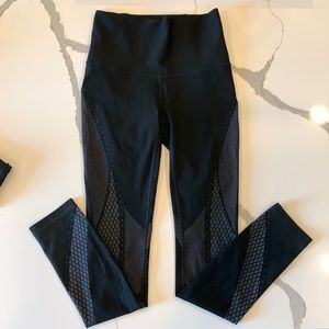 Lulu high waisted leggings excellent condition just don’t fit me